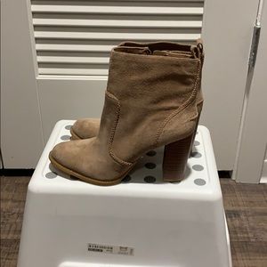 NEW Nine West Tan Heel Booties
